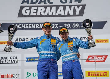 Mads Siljehaug (re.) gewann 2019 den Titel in der ADAC GT4 Germany zusammen mit Eike Angermayr