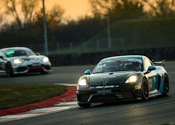 Zwei der drei Porsche 718 Cayman GT4 vom Team Allied-Racing