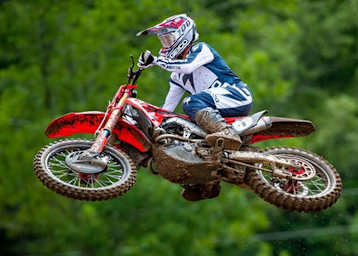 Jeremy Martin gewann die Tageswertung von Loretta Lynn's 2