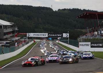 Start frei: Der Mercedes-AMG GT3 von Raffaele Marciello führt die 24h Spa an