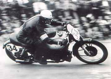 Leslie Graham 1949 auf einer AJS 500