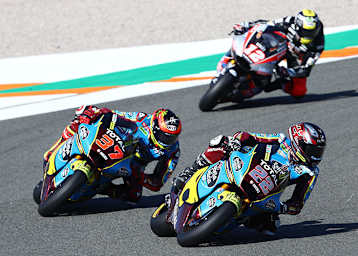 Sam Lowes (22) vor seinem Teamkollegen Fernandez und Tom Lüthi (12)
