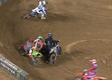 Cameron McAdoo erfasst einen Sanitäter