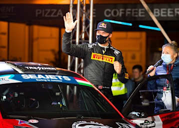 Andreas Mikklesen gewann seiner erste Rallye 2020