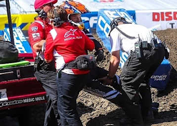 Ob die Track-Crew in Tampa den Zustand des schwer verletzten Moreau verschlimmert hat, wird vorerst ungeklärt bleiben