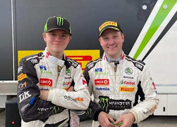 Oliver Solberg (li) und Aaron Johnston