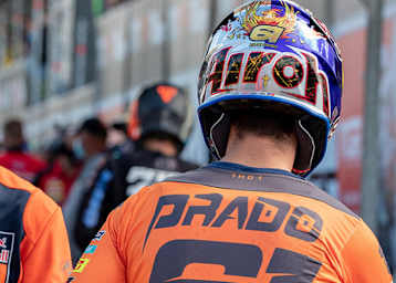 Jorge Prado gewinnt den ersten Lauf in Arroyomolinos