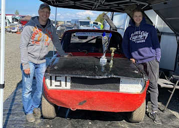 Mikko Hirvoen (li.) und Roope Hirvonen am Rallycross-Auto