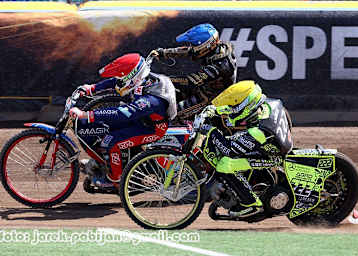 Emil Sayfutdinov (blau) vor Artem Laguta (gelb)