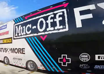 Der neue Truck von 'Club MX' für die Saison 2022 war früher für GEICO-Honda im Einstatz