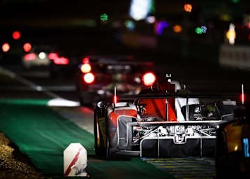 Der Toyota GR010 Hybrid in der Nacht von Le Mans