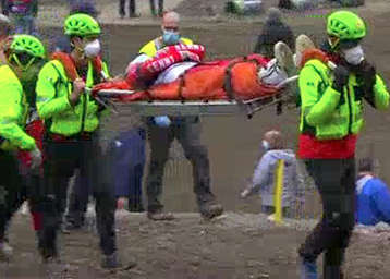 Jeremy van Horebeek wird ins Medical Center von Pietramurata abtransportiert 