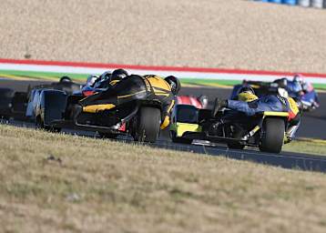 Die Rennen der Seitenwagen versprechen spannende Rad-an-Rad-Duelle