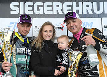 Tim Reeves (re.) mit Töchterchen Marlie, Partnerin Ilse de Haas und Ferry Segers