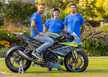 Martin und Adam Smith (re.) mit dem Österreicher Julian Trummer