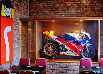 Dunlops Honda RC30 war jehrelang in Joeys Bar zu bewundern