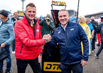 Stephan Stöcker (Head of Development und Motorsport bei Eibach) und ADAC Motorsportchef Thomas Voss