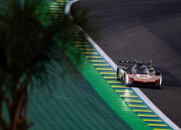 Diesen Cadillac V-Series.R pilotiert Jenson Button