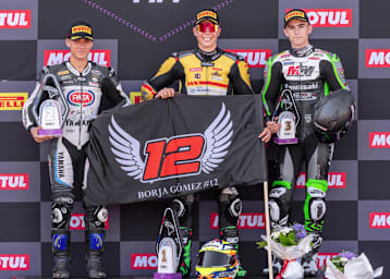 David Salvador würdigte auf dem Siegerpodest den tödlich verunglückten Borja Gomez