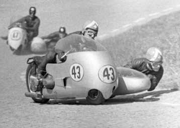 Florian Camathias mit Roland Föll auf dem Sachsenring 1960
