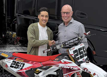 Glenn Coldenhoff wurde von Louis Vosters verabschiedet