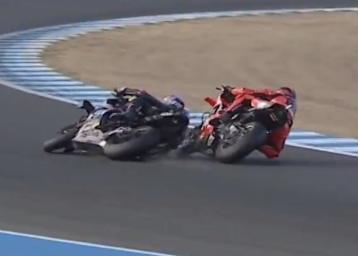 Nach dem Kontakt mit Nicolo Bulega konnte Toprak Razgatlioglu den Sturz nicht verhindern