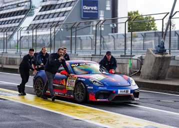 Mit dem Porsche 718 Cayman GT4 Clubsport tritt Max Verstappen in der ADAC Nürburgring Langstrecken-Serie an