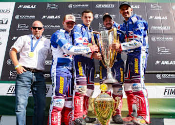 Team GB: Ganz links Teamchef Mitch Godden, in der Mitte Einzelweltmeister Zach Wajtknecht