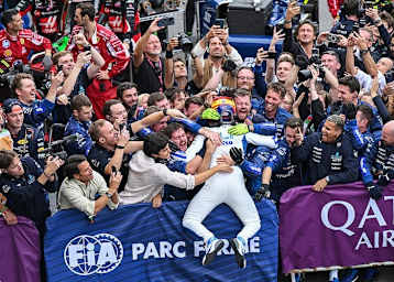 Carlos Sainz feierte in Baku mit seinem Williams-Team