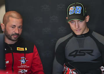 MotoZoo-Teamchef Fabio Uccelli und Luke Power (v.l.)