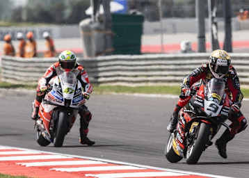 Axel Bassani (li) rieb sich erfolglos an Danilo Petrucci auf