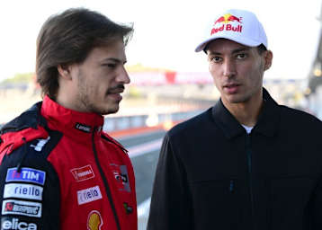 Nicolo Bulega und Toprak Razgatlioglu beim Valencia-Test