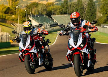 Darryn Binder und Albert Arenas auf dem Italjet Dragster 700 Twin in Imola