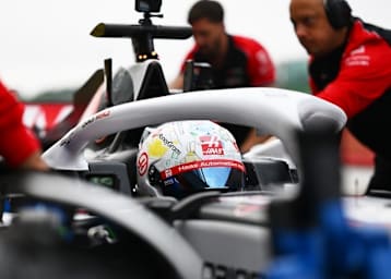 Diesen Helm hatten Grosjeans Kinder für sein Abschlussrennen in Abu Dhabi 2020 gestaltet. Er kam erst jetzt zum Einsatz