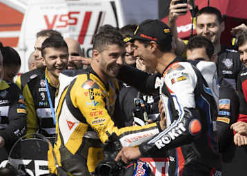 Andrea Iannone (li.) und Toprak Razgatlioglu kamen schon mal besser aus