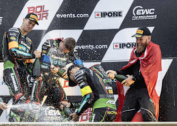 Riesige Freude auf dem Siegerpodest