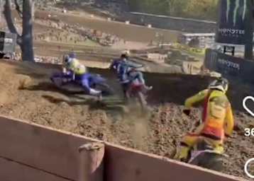 Jett Lawrence stürzte im dritten Lauf nach einer Kollision mit Isak Gifting