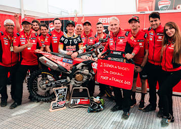 Das Madii Racing Team feierte den Podiumserfolg für Ducati in der Schweiz