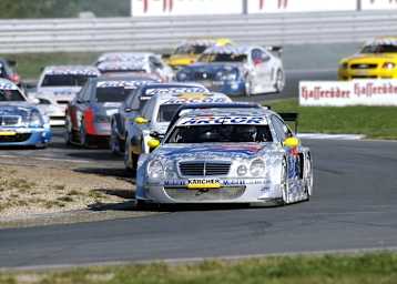 Bernd Schneider führt das Feld in Oschersleben an