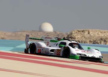 Robert de Haan konnte in Bahrain den Proton Competition Porsche 963 testen