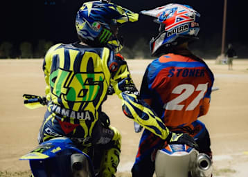 Valentino Rossi und Gast Casey Stoner auf der MotoRanch in Tavullia