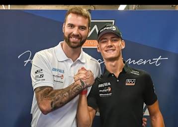 Teammanager Javi Martinez mit Zonta van der Goorbergh (re.)