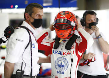 Günther Steiner und Nikita Mazepin 2021 in Bahrain