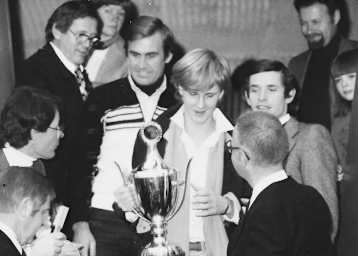 R5 Siegerehrung EMS 78 mit Obi, Reutemann, Ickx, Emde, Hommen, Schmidt und Moderator