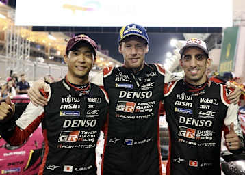 Ryo Hirakawa, Brendon Hartley und Sébastien Buemi (v.li.) sind auch 2023 Sportwagen-Weltmeister