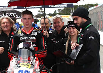 Troy Bayliss ist nur als Vater von Oli dabei