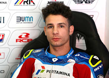 Lorenzo Dalla Porta steht ohne Motorrad da