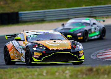 Die letztjährigen Meister Hugo Sasse und Mike David Ortmann starten erneut für PROsport Racing - insgesamt starten fünf Aston Martin Vantage GT4