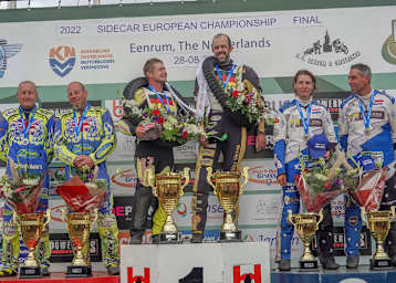 Venus/Eibl wurden Europameister vor Godden/Smith (l.) und Detz/Arling (r.)