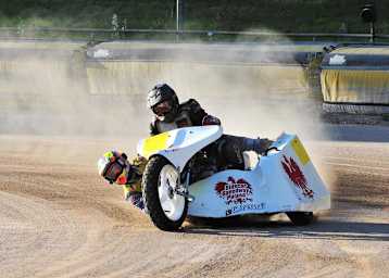 Ole Möller und Dennis Smit auf einer 1000er Yamaha